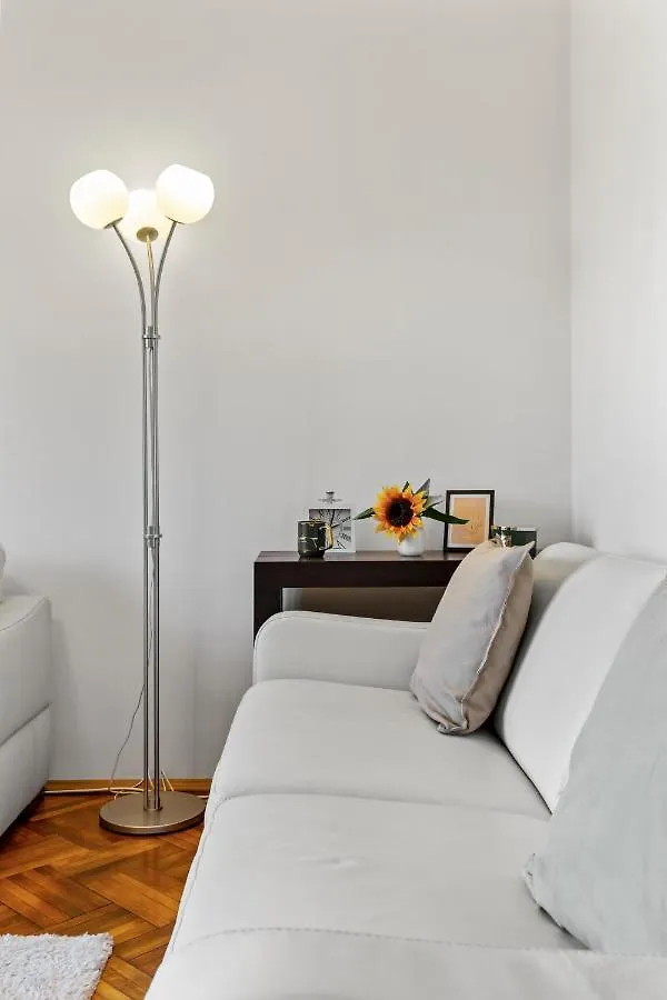 City Vibes Apartment Бухарест 0*,